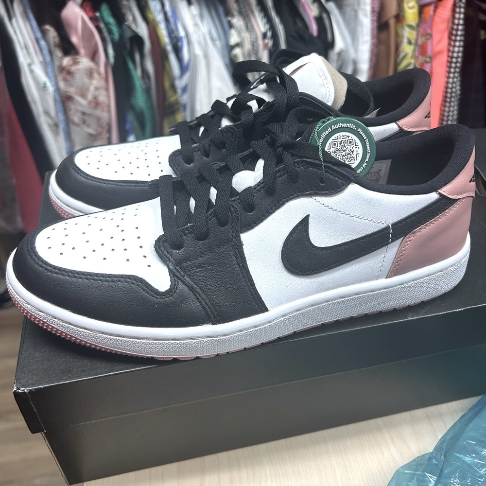 BRAND NEW men’s Air Jordan golf shoe